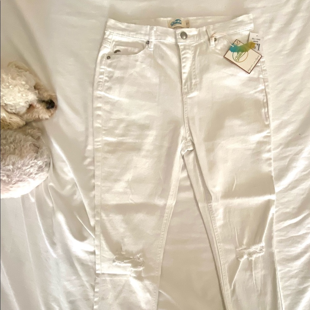NEW. White Ripped Jeans (Juniors 13 / size 31)